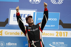 Podium: Race winner Rob Huff, All-Inkl Motorsport, Citroën C-Elysée WTCC