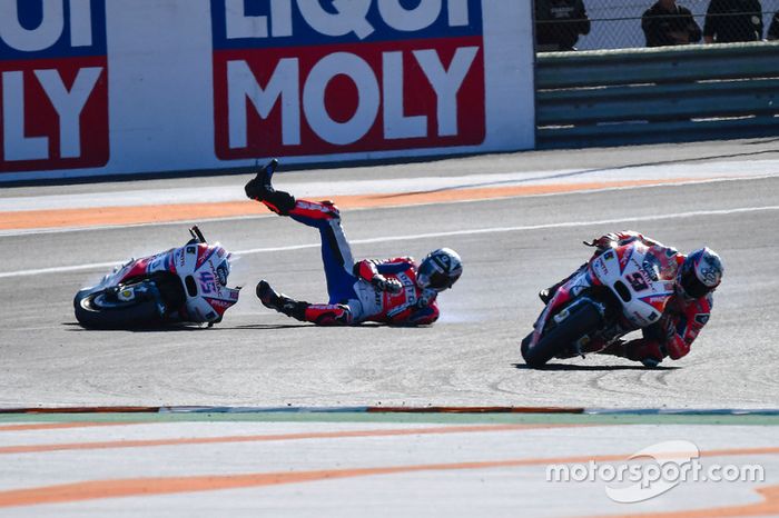Danilo Petrucci, Pramac Racing, choca con Scott Redding, Pramac Racing