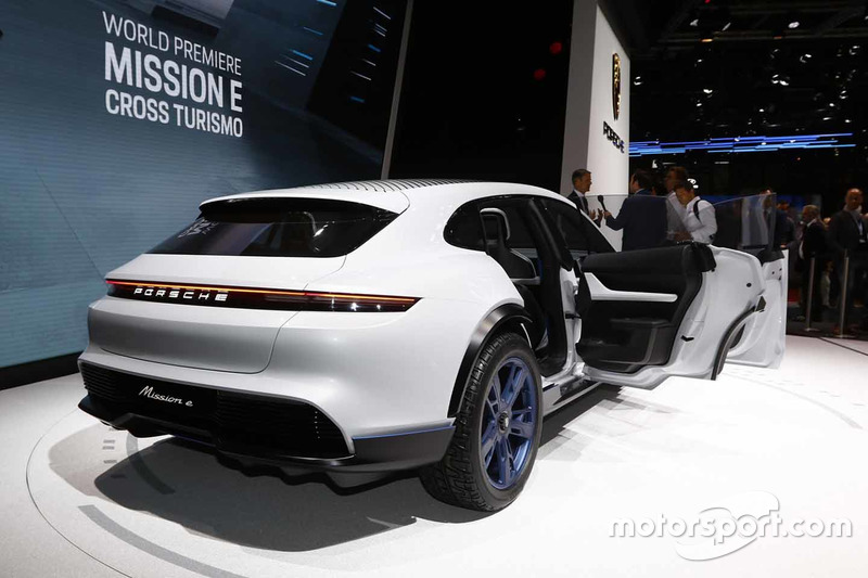 Porsche Mission E Cross Turismo