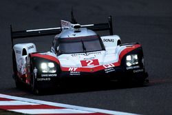 #2 Porsche Team Porsche 919 Hybrid: Timo Bernhard, Earl Bamber, Brendon Hartley