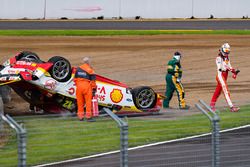 Crash: Fabian Coulthard, Team Penske Ford