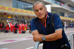 Giorgio Piola in der Formel-1-Boxengasse