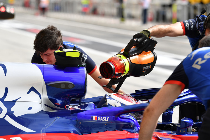 Pierre Gasly, Scuderia Toro Rosso STR13 avec un système de refroidissement