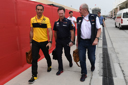 Руководитель Red Bull Racing Кристиан Хорнер, спортивный консультант Red Bull Хельмут Марко и управляющий директор Renault Sport F1 Сириль Абитбуль