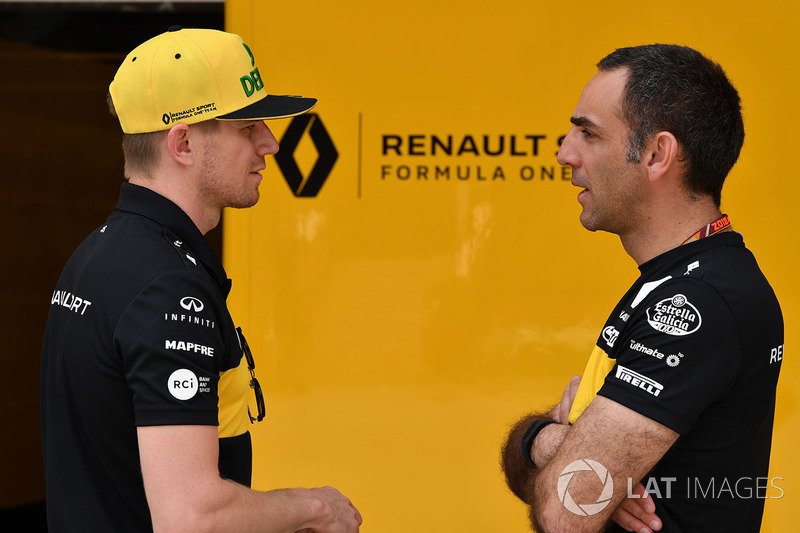 Nico Hulkenberg, Renault Sport F1 Team ve Cyril Abiteboul, Renault Sport F1 Direktörü