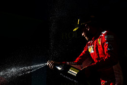 Podio: ganador de la carrera Sebastian Vettel, Ferrari