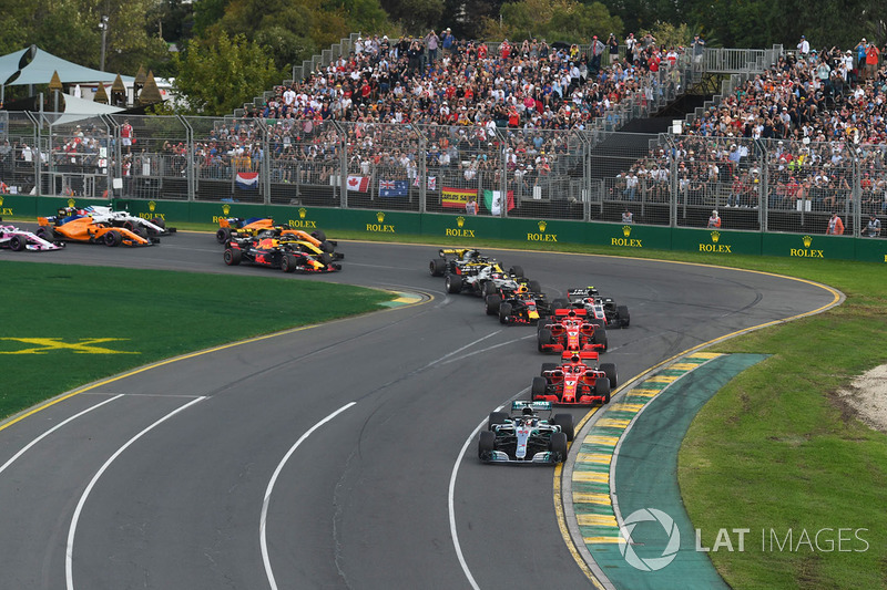 Lewis Hamilton, Mercedes-AMG F1 W09 en cabeza en la salida