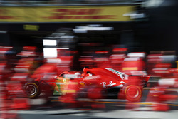 Sebastian Vettel, Ferrari SF71H, maakt een pitstop