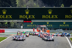 Inicio: #1 Porsche Team Porsche 919 Hybrid: Timo Bernhard, Mark Webber, Brendon Hartley líder