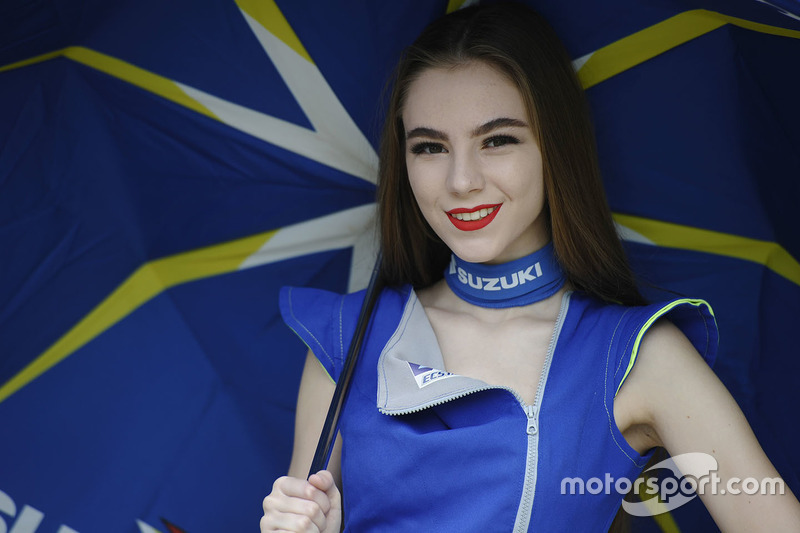 Grid girl Suzuki