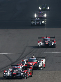 #8 Audi Sport Team Joest Audi R18 e-tron quattro: Lucas di Grassi, Loic Duval, Oliver Jarvis