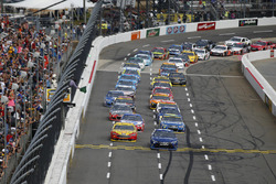 Start: Martin Truex Jr., Furniture Row Racing Toyota leads