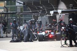 Паскаль Верляйн, Manor Racing MRT05 pit stop