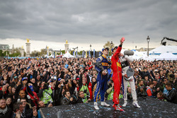 Podium: Selfie der Sieger, 1. Lucas di Grassi, ABT Schaeffler Audi Sport; 2. Jean-Eric Vergne, DS Vi