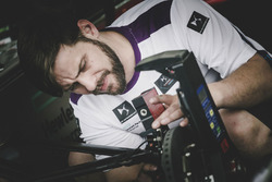 DS Virgin Racing mechanic at work
