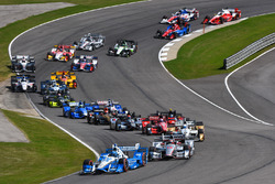 Start: Simon Pagenaud, Team Penske Chevrolet leads