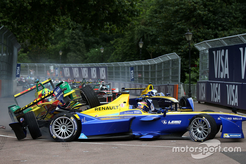 Lucas di Grassi, ABT Schaeffler Audi Sport and Sébastien Buemi, Renault e.Dams crash in the first co