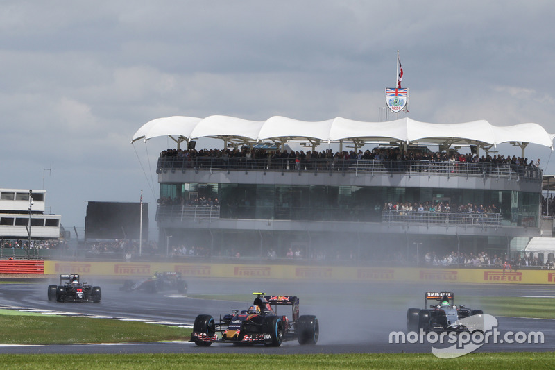 No fue la mejor carrera de Carlos Sainz, pero minimizó daños y terminó 8º. Con esos cuatro puntos, supera a su compañero Daniil Kvyat en el campeonato, a pesar de que el ruso disputó cuatro pruebas con Red Bull. Está a dos puntos del top10.