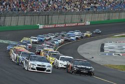 Kevin Harvick, Stewart-Haas Racing Chevrolet, Martin Truex Jr., Furniture Row Racing Toyota are on the front row during a restart