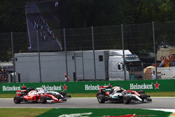 Nico Rosberg, Mercedes AMG F1 W07 Hybrid leads at the start of the race