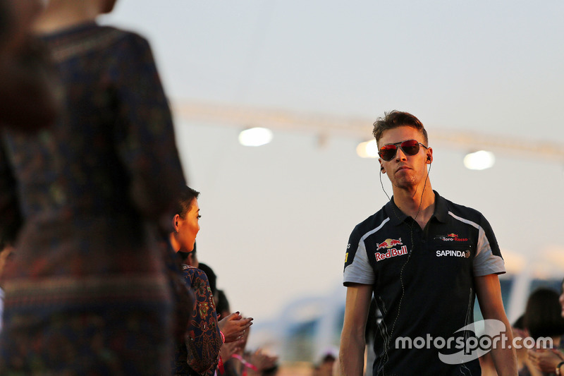 Daniil Kvyat, Scuderia Toro Rosso en el desfile de pilotos