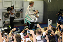 Race winner Nico Rosberg, Mercedes AMG F1 celebrates in parc ferme