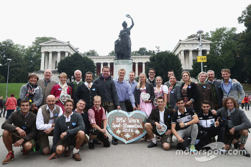 Alle Gäste beim BMW Wiesn Sport-Stammtisch 2016