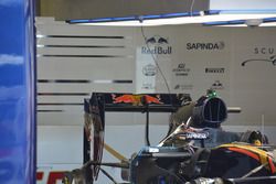 Scuderia Toro Rosso STR11 detaylar