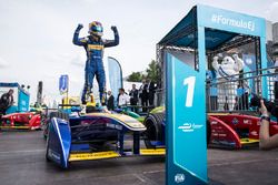 Sébastien Buemi, Renault e.Dams, race winner, celebrates in Parc ferme 