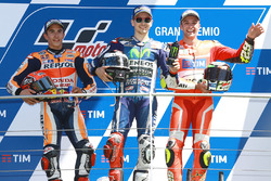 Podium: winnaar Jorge Lorenzo, Yamaha Factory Racing, 2e plaats Marc Marquez, Repsol Honda Team, 3e