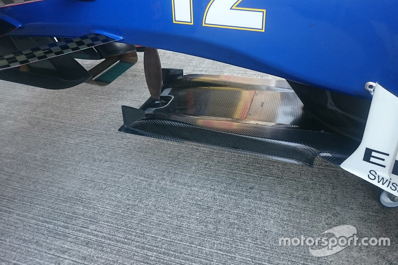 Sauber C35 splitter detail