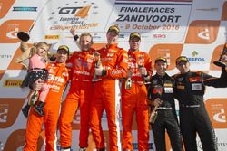 Podium na race 2: eerste plaats Simon Knap, Rob Severs, Racing Team Holland by Ekris Motorsport; twe