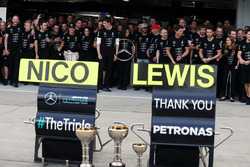 Nico Rosberg, Mercedes AMG F1 and team mate Lewis Hamilton, Mercedes AMG F1 celebrate the Constructors' title with Niki Lauda, Mercedes Non-Executive Chairman; Toto Wolff, Mercedes AMG F1 Shareholder and Executive Director; and the team