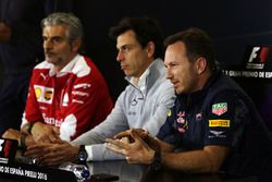 La Conferencia de prensa de la FIA, director del equipo Ferrari; Toto Wolff, Mercedes AMG F1 accioni