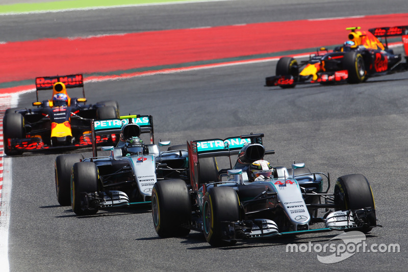 Lewis Hamilton, Mercedes AMG F1 W07 Hybrid lors du tour de formation