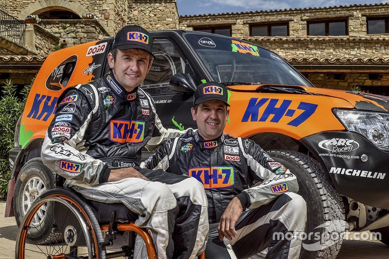 Isidre Esteve y Txema Villalobos con el Mitsubishi Montero 2017 KH7 Sport