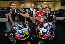 Loris Baz et Hector Barbera, Avintia Racing, Ducati avec leur équipe
