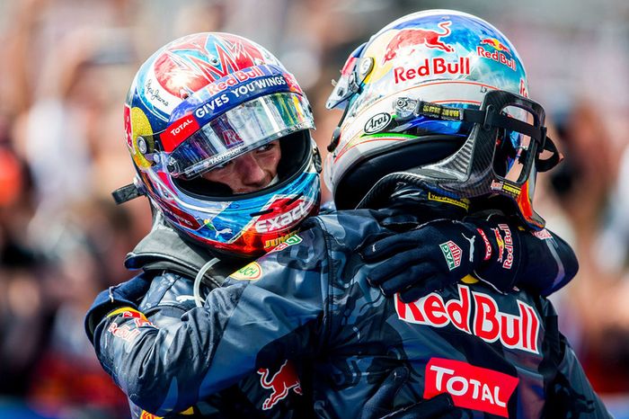 Daniel Ricciardo e Max Verstappen completaram o pódio.