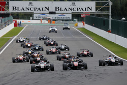 Start van de race, George Russell, HitechGP, Dallara F312 - Mercedes-Benz voor Joel Eriksson, Motopa