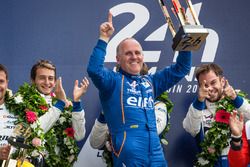 LMP2-Podium: 1. #36 Signatech, Alpine A460: Gustavo Menezes, Nicolas Lapierre, Stéphane Richelmi mit