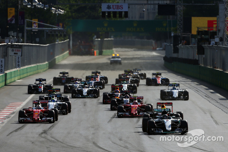 Nico Rosberg, Mercedes AMG F1 W07 Hybrid leads at the start of the race