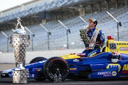 Ganador de la carrera Alexander Rossi, Herta - Andretti Autosport Honda