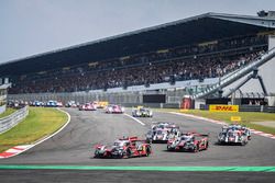 Start: #7 Audi Sport Team Joest Audi R18: Marcel Fässler, Andre Lotterer leidt