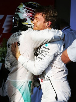 Race winner Nico Rosberg, Mercedes AMG F1 in parc ferme with team mate Lewis Hamilton, Mercedes AMG F1 Team