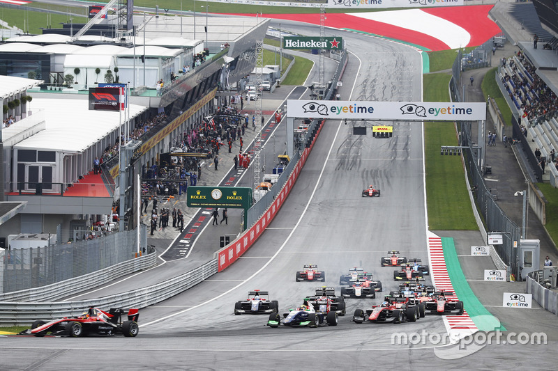 Callum Ilott, ART Grand Prix leads the field up to turn one at the start of the race