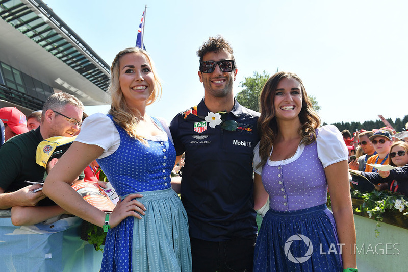 Daniel Ricciardo, Red Bull Racing and girls