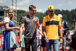 Romain Grosjean, Haas F1 and Carlos Sainz Jr., Renault Sport F1 Team on the drivers parade