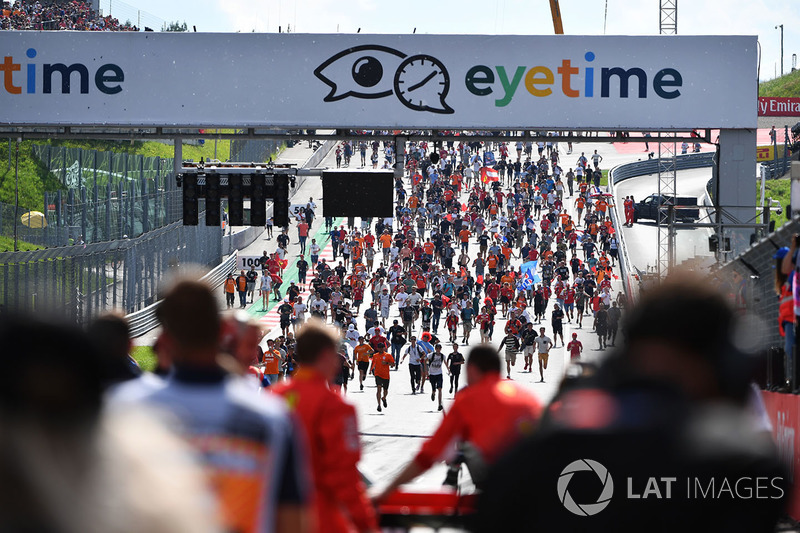 Fans on track