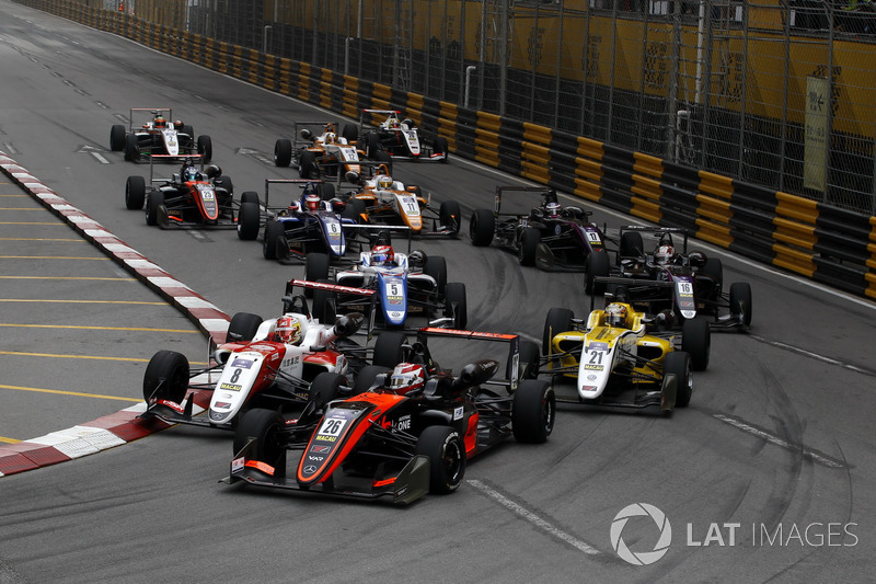 Pedro Piquet, Van Amersfoort Racing, Dallara Mercedes, Guan Yu Zhou, SJM Theodore Racing by Prema, Dallara Mercedes