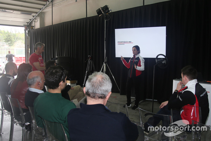 Valentina Albanese, Porsche Italia tiene un brifing prima dell'inizio dei test